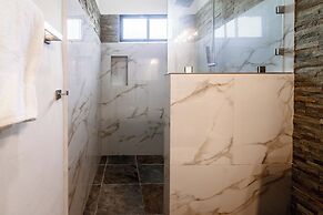 2 Blu Moons Boutique Hotel & Retreat