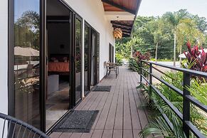 2 Blu Moons Boutique Hotel & Retreat