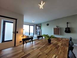 Seafront Apartment With Terrace on Zeedijk