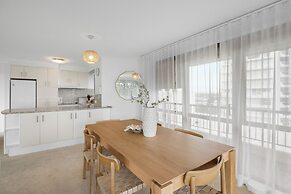 Absolute Burleigh Beachfront - Stylish 2BR Oceanview Stay