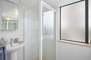 Absolute Burleigh Beachfront - Stylish 2BR Oceanview Stay