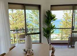 Absolute Burleigh Beachfront - Stylish 2BR Oceanview Stay