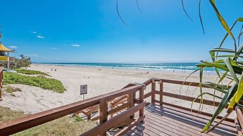 Absolute Burleigh Beachfront - Stylish 2BR Oceanview Stay