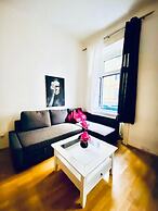 2BR Apartment Close to Stadthalle