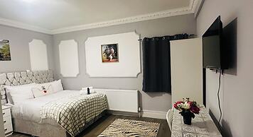 Heathrow roomzzzz B&B