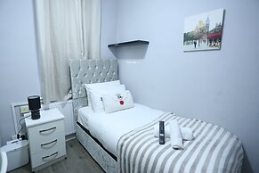 Heathrow roomzzzz B&B
