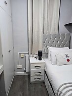 Heathrow roomzzzz B&B