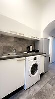 Budget 1BR Apt with Living Room AKH