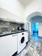 Budget 1BR Apt with Living Room AKH