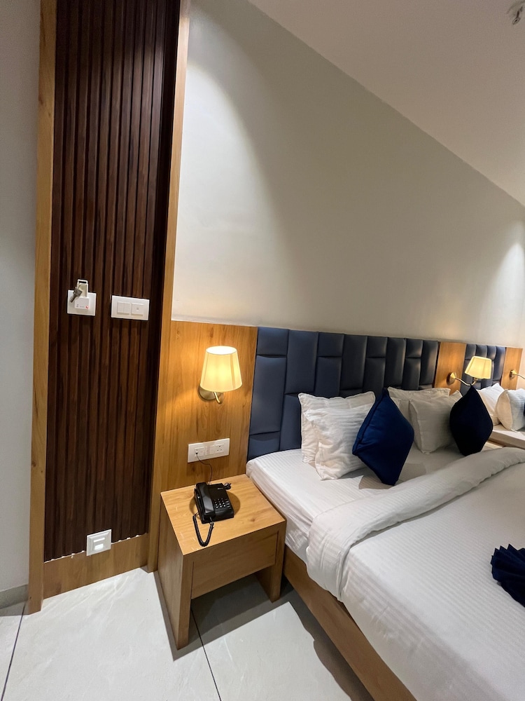 Hotel Premji by Shivalaya Darshanam