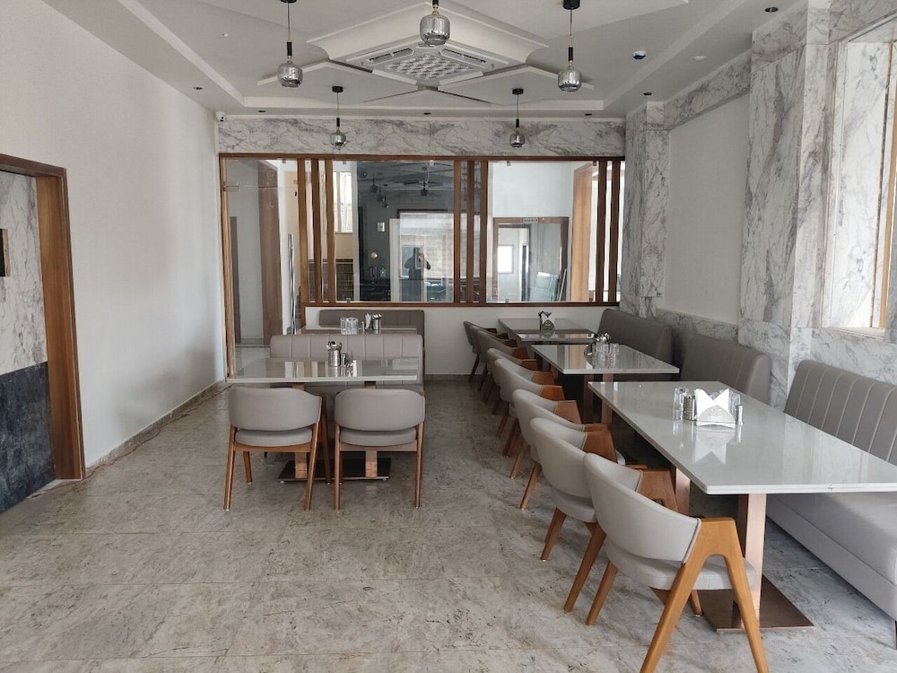 Hotel Premji by Shivalaya Darshanam