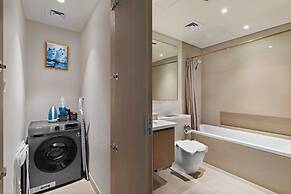Elegant 1BR with Panoramic Views