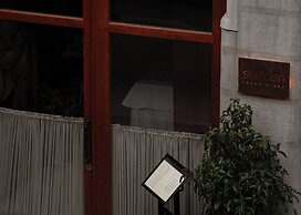 Hovagimyan Hotel and Suites