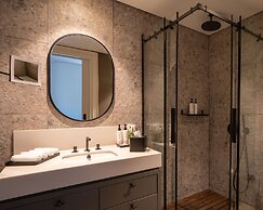 Hovagimyan Hotel and Suites