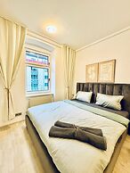 Luxury 7 Bedroom Apartment Sleeps 16