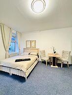 Luxury 7 Bedroom Apartment Sleeps 16