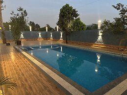 Ayush retreat restaurant and resort