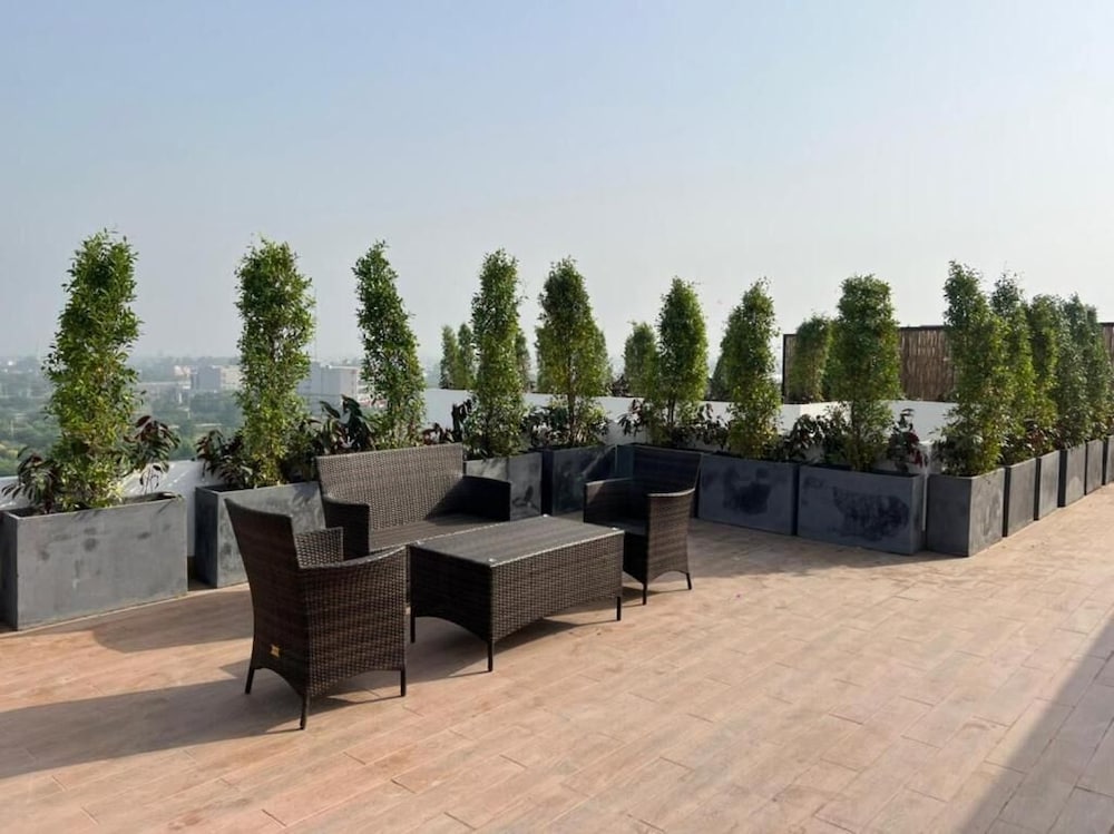 Luxor Apartments & Suites