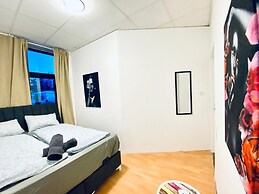 Cozy 3 Bedroom Apartment in Quiet Area