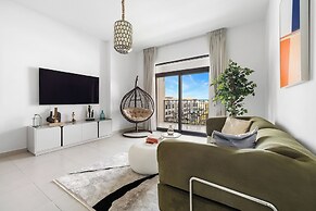 Stylish 1BR with Burj Al Arab View