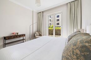 Stylish 2BR with Beach Access