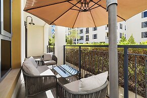 Stylish 2BR with Beach Access