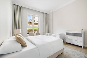 Stylish 2BR with Beach Access