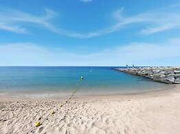 Stylish 2BR with Beach Access