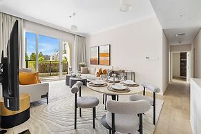 Stylish 2BR with Beach Access