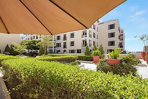 Stylish 2BR with Beach Access