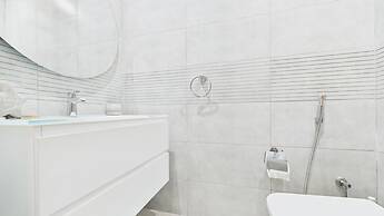 Spacious 2 BR with Sea & Marina View