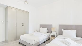 Spacious 2 BR with Sea & Marina View