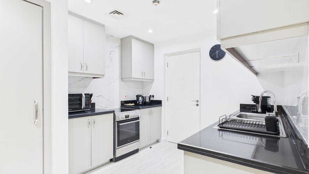 Spacious 2 BR with Sea & Marina View