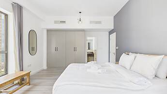 Spacious 2 BR with Sea & Marina View