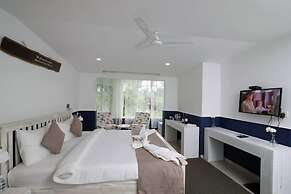 Hibis Hotels and Resorts