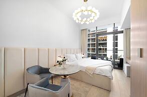 Stylish Studio with Garden Views