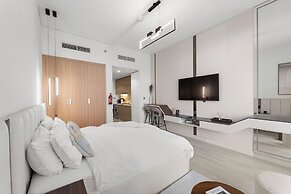 Stylish Studio with Garden Views