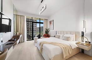 Stylish Studio with Garden Views