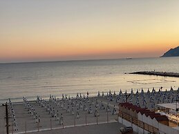 Casa Mare Beachfront Luxury Suites