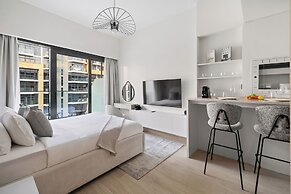 Chic Modern Studio in Meydan