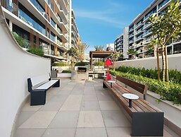 Chic Modern Studio in Meydan