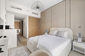 Chic Modern Studio in Meydan
