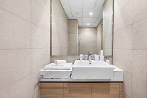 Chic Modern Studio in Meydan