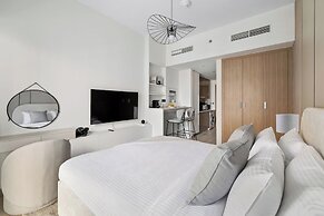 Chic Modern Studio in Meydan