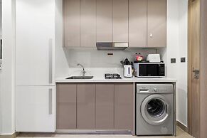Chic Modern Studio in Meydan