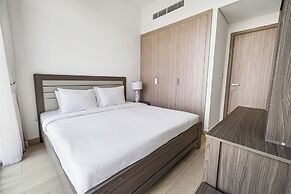Cozy 1BR with Balcony Views