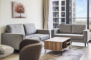 Cozy 1BR with Balcony Views