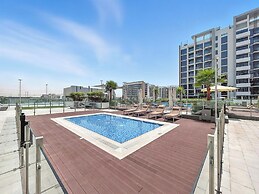 Cozy 1BR with Balcony Views
