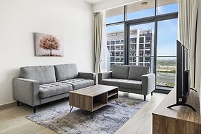 Cozy 1BR with Balcony Views