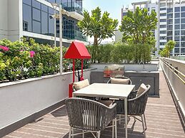 Cozy 1BR with Balcony Views